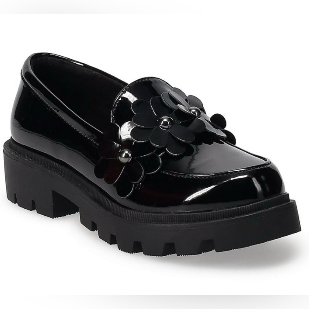 NWOT — Patent 3D Flower Loafers
